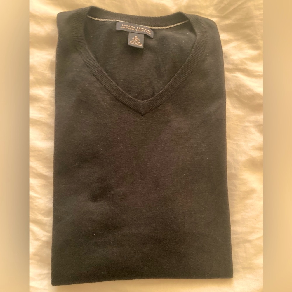 Banana Republic Men’s Sweater Black. Light Weight Luxury Blend. Size M.